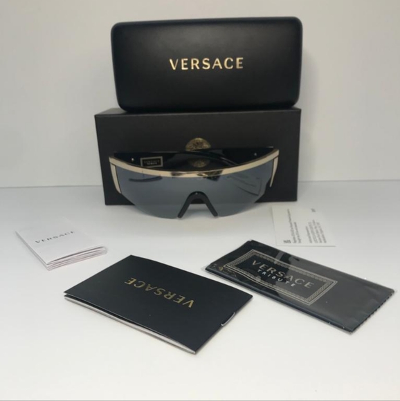 New- 💯 Original Versace Sunglasses Men's 2197 1261/87 Matte Black/Grey Lenses - Picture 12 of 15